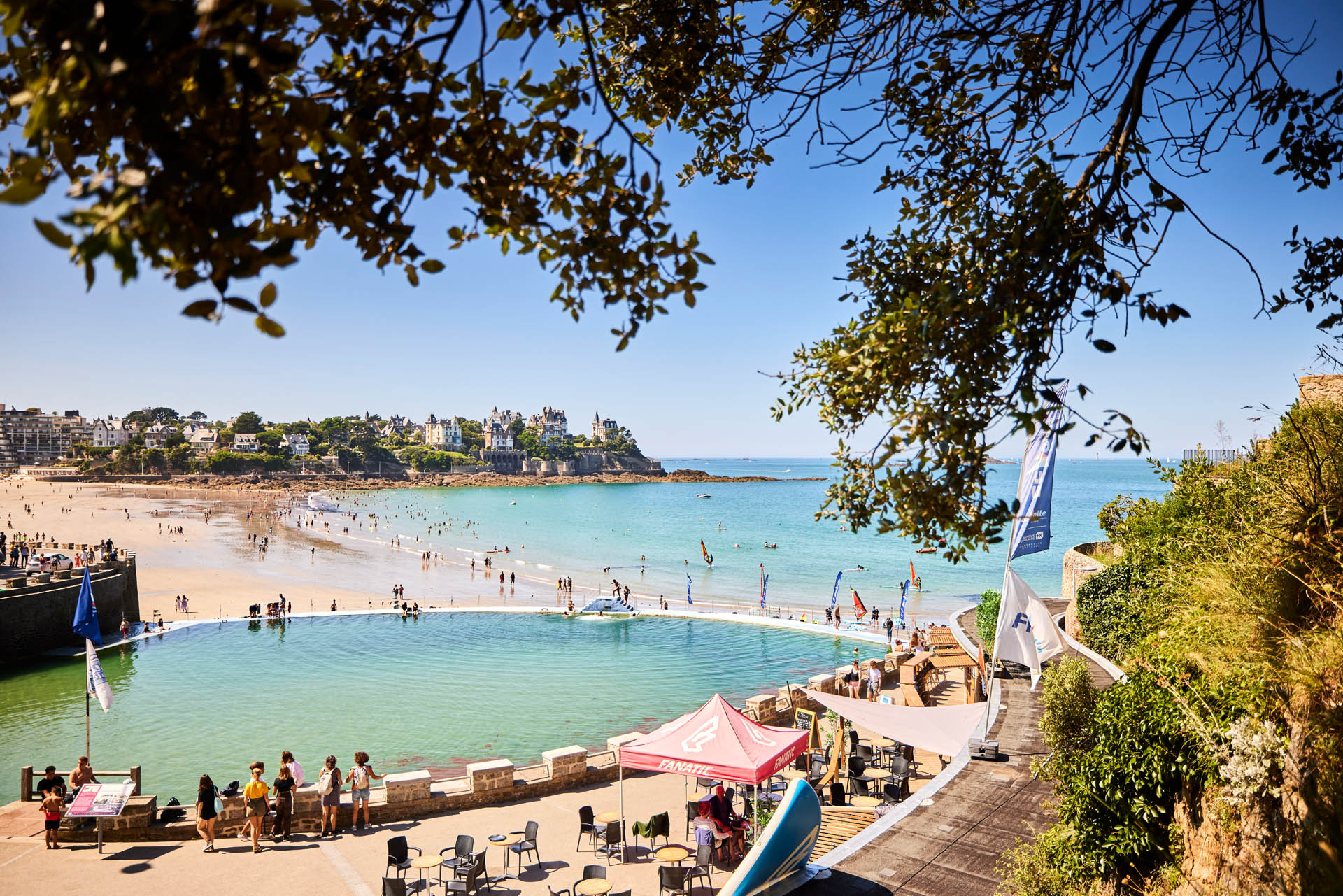 Piscine d'eau de mer à Dinard au bord de la plage