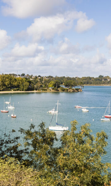 La Pointe De Cancaval à Pleurtuit, un espace naturel protégé à découvrir lors d'une randonnée. Une panorama imprenable sur l'estuaire de la Rance s'offre aux promeneurs.