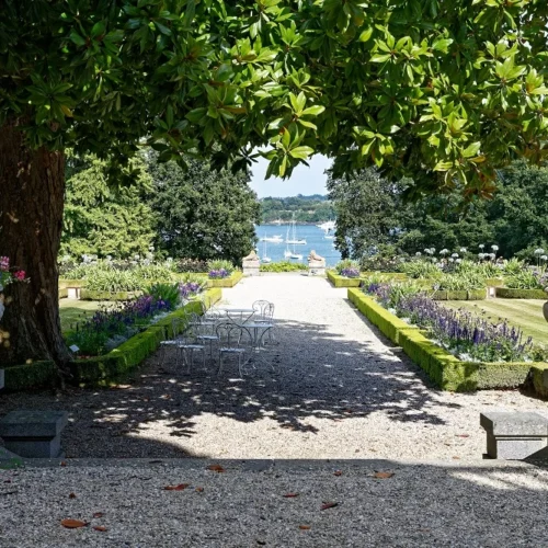 Les Jardins de la Malouinières du Montmarin bordent l'estuaire de la Rance. Ces jardins remarquables se visitent d'avril à octobre.