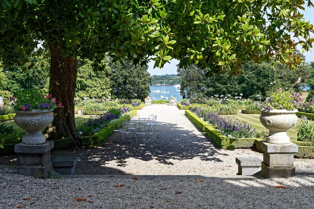 Les Jardins de la Malouinières du Montmarin bordent l'estuaire de la Rance. Ces jardins remarquables se visitent d'avril à octobre.