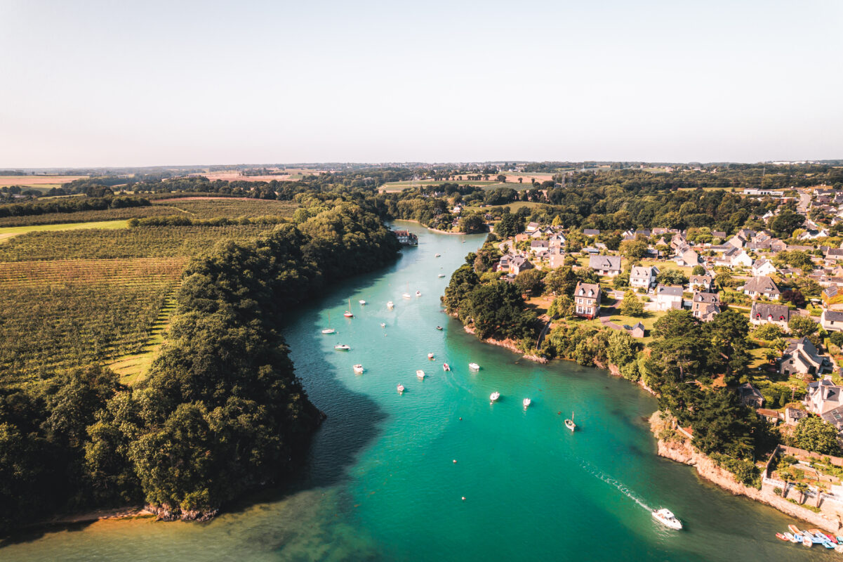 Anse Des Grandes Rivières La Richardais vue du ciel. Un endroit paisible à découvrir sur les bords de la Rance.