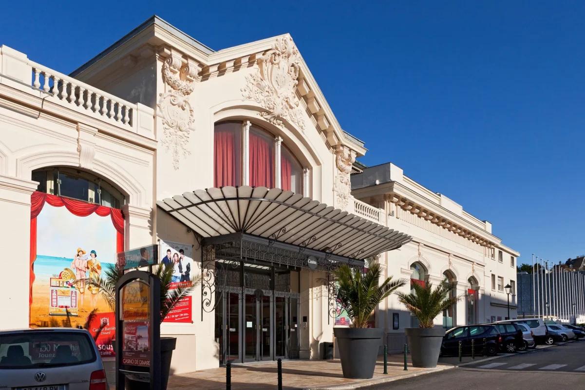 Casino Barrière de Dinard. Un établissement vue sur mer ouvert toute l'année. Profitez-en pour vous restaurer à restaurant l'Appel du Large.