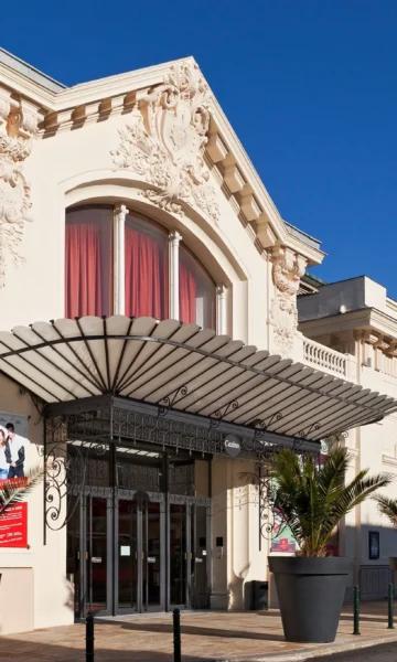 Casino Barrière de Dinard. Un établissement vue sur mer ouvert toute l'année. Profitez-en pour vous restaurer à restaurant l'Appel du Large.