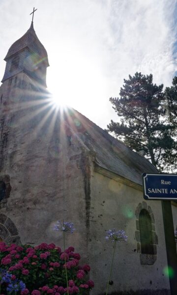 La Chapelle Saint Buc au Minihic-sur-Rance accueille de nombreux événements culturels en été : concerts, expositions et conférences.