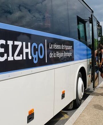 Photo d'un bus du réseau BreizhGo, les transports en commune de Bretagne. Copyright Charles Crie