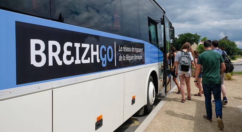 Photo d'un bus du réseau BreizhGo, les transports en commune de Bretagne.