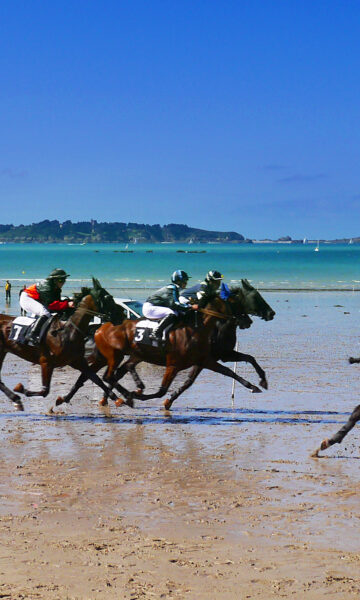 Courses Hippiques sur la plage de Saint-Sieu à Lancieux.