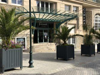 Émeraude Cinéma à Dinard. Cinéma d'art et d'essai dans le centre ville de Dinard.
Cette salle accueille le festival du Film britannique et le festival du cinéma allemand.