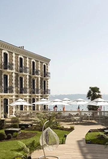 Grand Hôtel Barrière de Dinard. Hôtel 5 étoiles vue mer et la Baie du Prieuré.