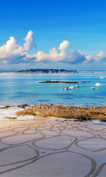 La plage de Saint-Sieu à Lancieux accueille de nombreuses animations tout au long de l'année : régates, courses swimrun, courses hippiques, et bien d'autres !