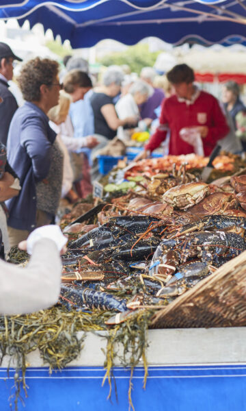 Acheter des spécialités de fruits de mer au Marché De Dinard, toute l'année sur la place du marché.