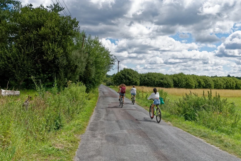 Tertre Corlieu Hamel - Les incontournables de Lancieux. Balade en vélo en direction du tertre corlieu à Lancieux. 