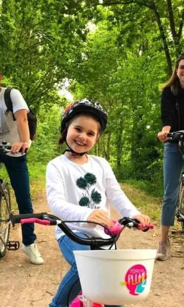 En famille à vélo sur la Côte d'Émeraude : suivez les chemins sécurisés et les circuits d'une longueur de