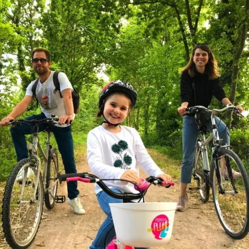 En famille à vélo sur la Côte d'Émeraude : suivez les chemins sécurisés et les circuits d'une longueur de