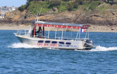 Captain Taxi. Bateau taxi à Dinard et sur la Côte d'Emeraude : navettes en bateau pour rejoindre Saint-Malo et excursions en mer.