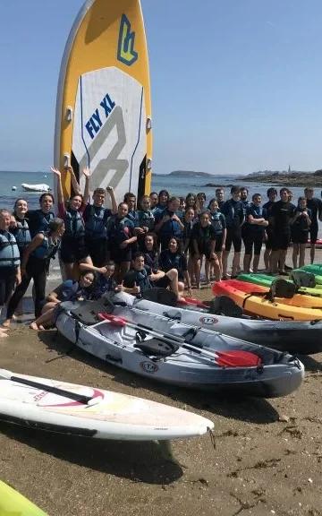 Dinard Kayak Paddle. Louez votre kayak ou votre paddle à Dinard et découvrez le sport nautique. Options de team-building en kayak pour groupes.