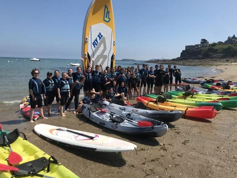 Dinard Kayak Paddle. Louez votre kayak ou votre paddle à Dinard et découvrez le sport nautique. Options de team-building en kayak pour groupes.