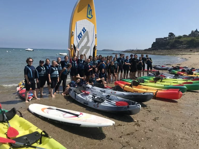 Dinard Kayak Paddle. Louez votre kayak ou votre paddle à Dinard et découvrez le sport nautique. Options de team-building en kayak pour groupes.