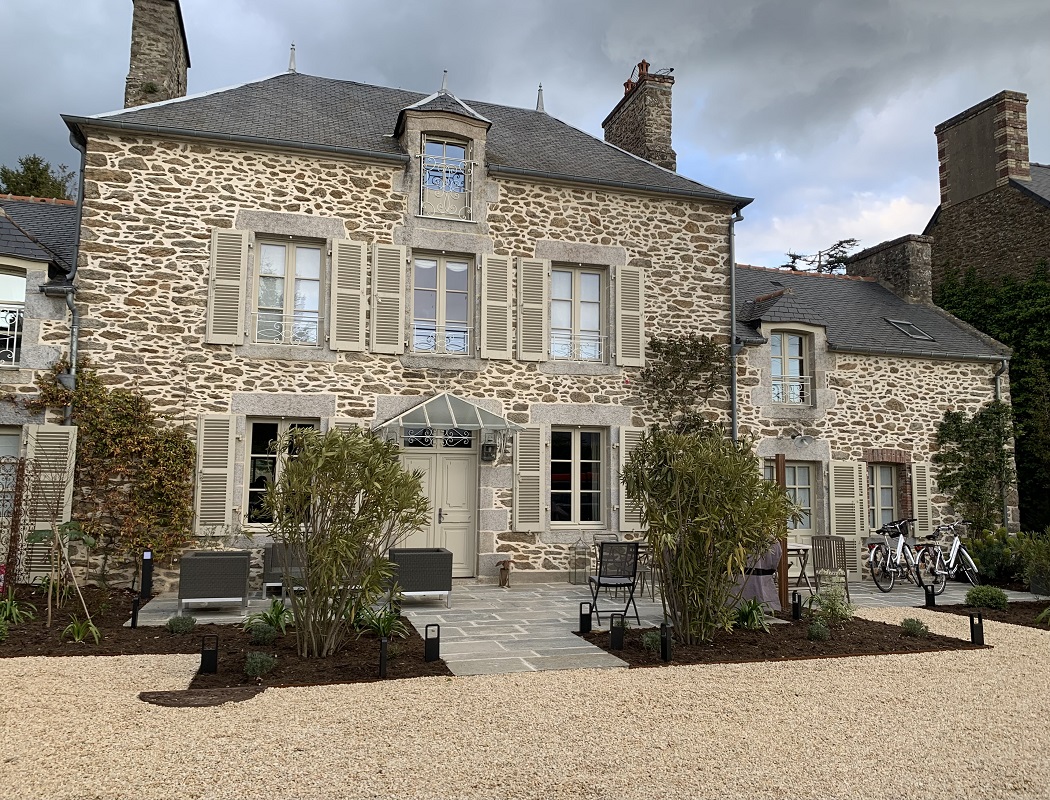 Le Berceul Chambre D'hôtes à La Richardais qui accueille les voyageurs sur les bords de Rance, à deux pas de Dinard et des plages de la Côte d'Émeraude.