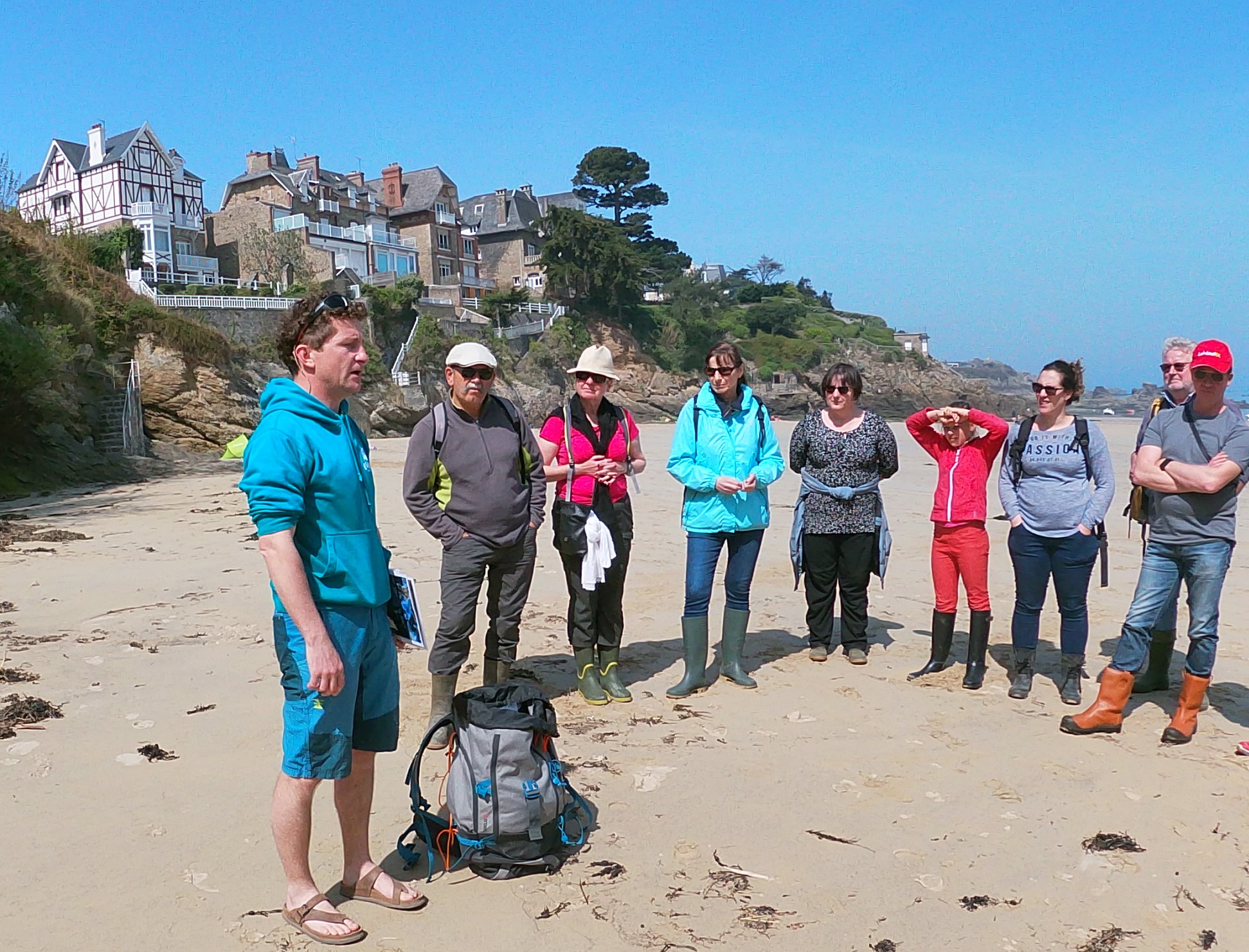 Activité "Algues" groupe à Dinard Côte d'Émeraude.