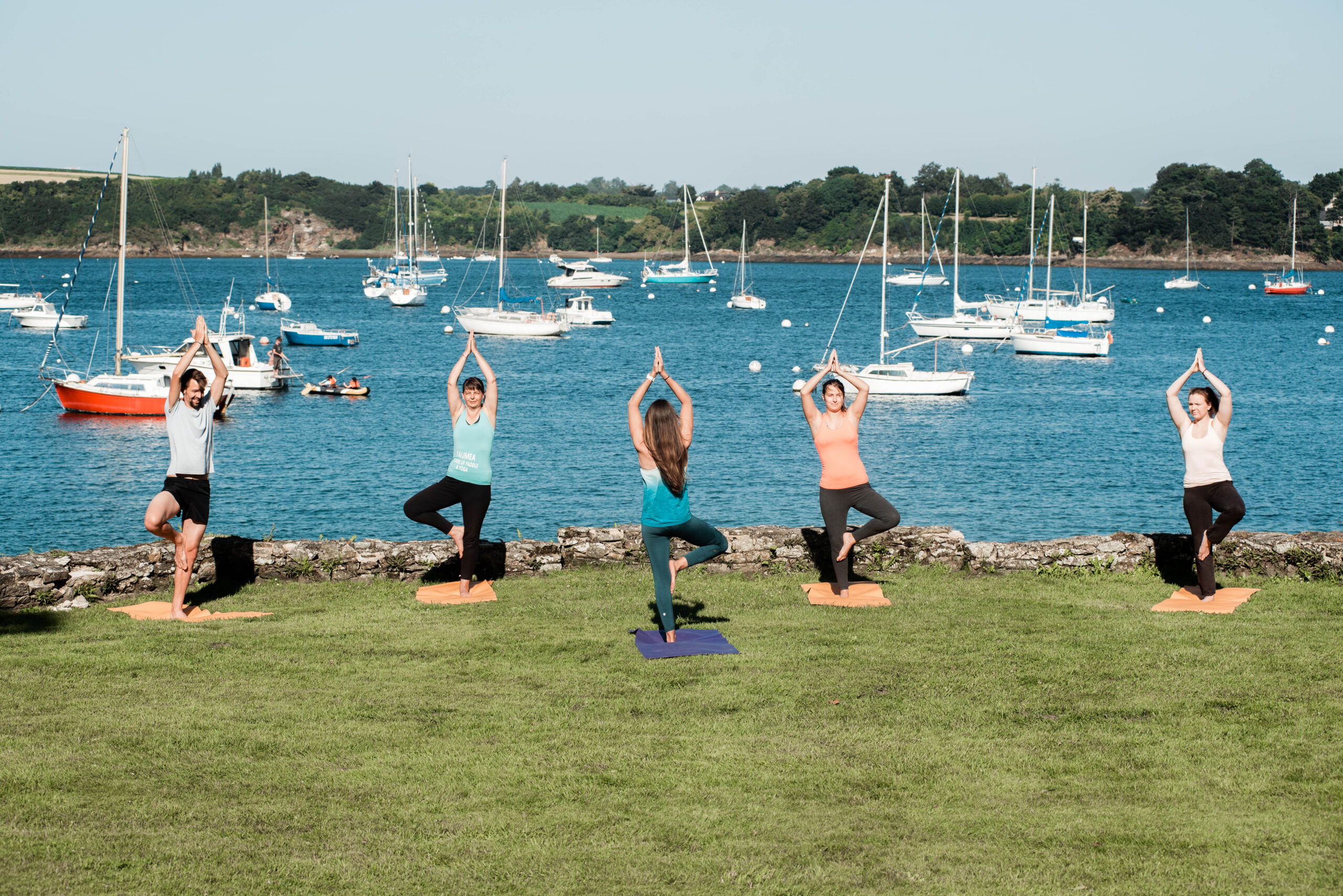 Yoga Faumea Pratiquer le Yoga en groupe.