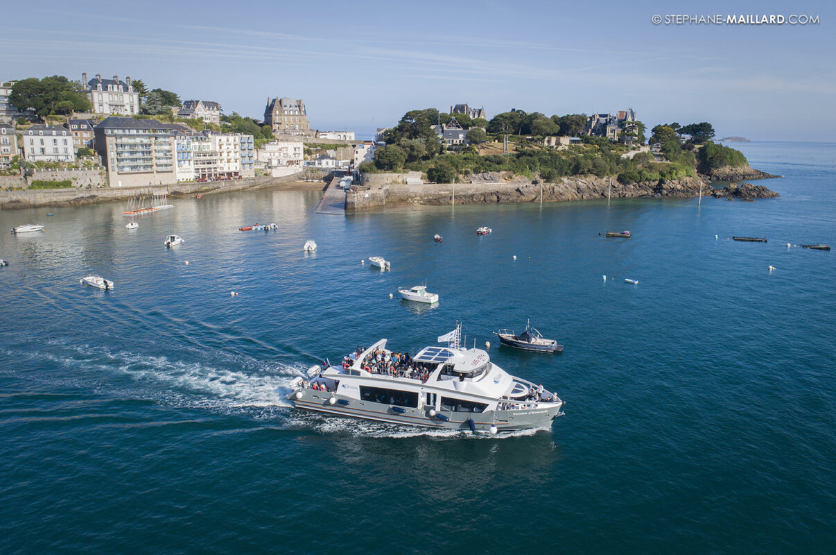 Privatisation Vedette Corsaire Stephane Maillard Salle de séminaire Evènement en mer à Dinard Côte d'Émeraude.