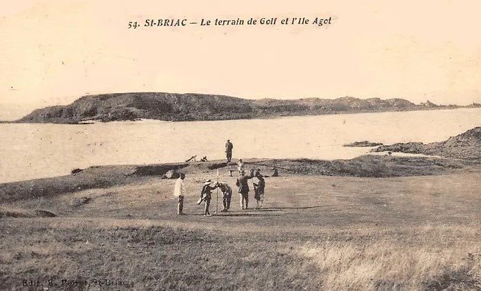 Crédit photo : Dinard Golf. Image d'archive du Dinard Golf à Saint-Briac-sur-Mer. L'un des plus anciens golfs de France.