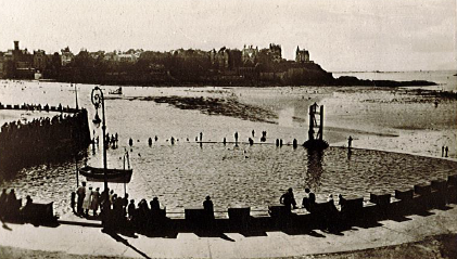 Archives Municipales Ville De Dinard 1fi71 Bis.
Imgae d'archive de la piscine du pool à Dinard.