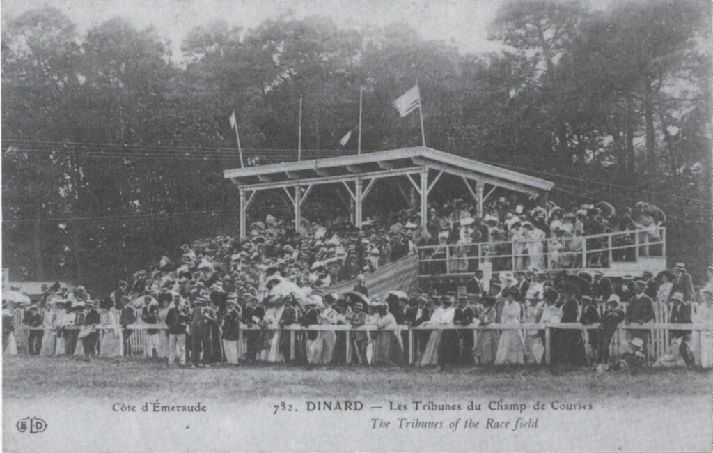 Bois Thomelin @ Association Patrimoine Du Pays De Pleurtuit En Poudouvre.
Image d'archive de l'ancien hippodrome situé à Pleurtuit, où aujourd'hui se trouve l'aéroport de Dinard-Pleurtuit.