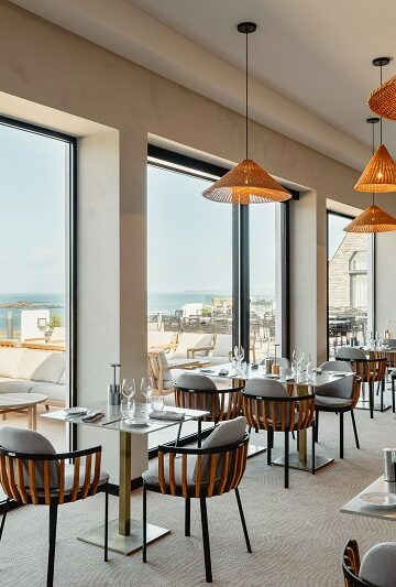 Salle du Restaurant Vue Mer Osens de l'hôtel Emeria Dinard @adrienozouf